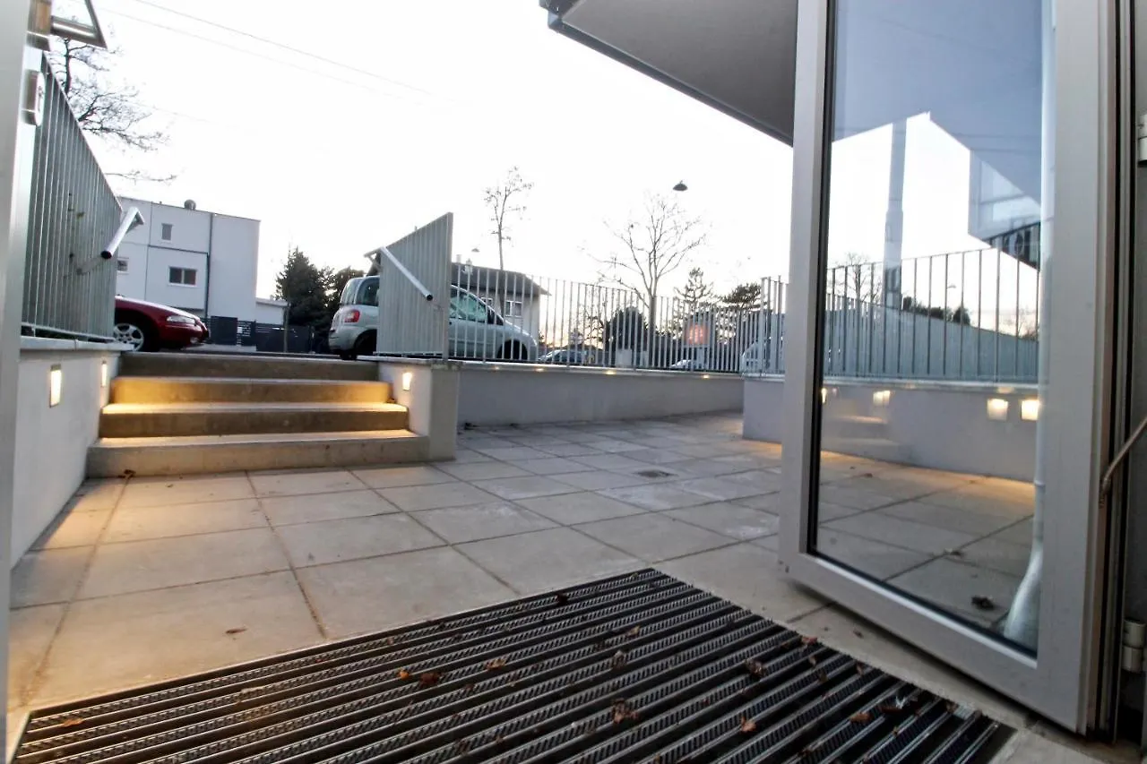 Balcony/Pool/Free Parking Garage Studio Wien Apartment