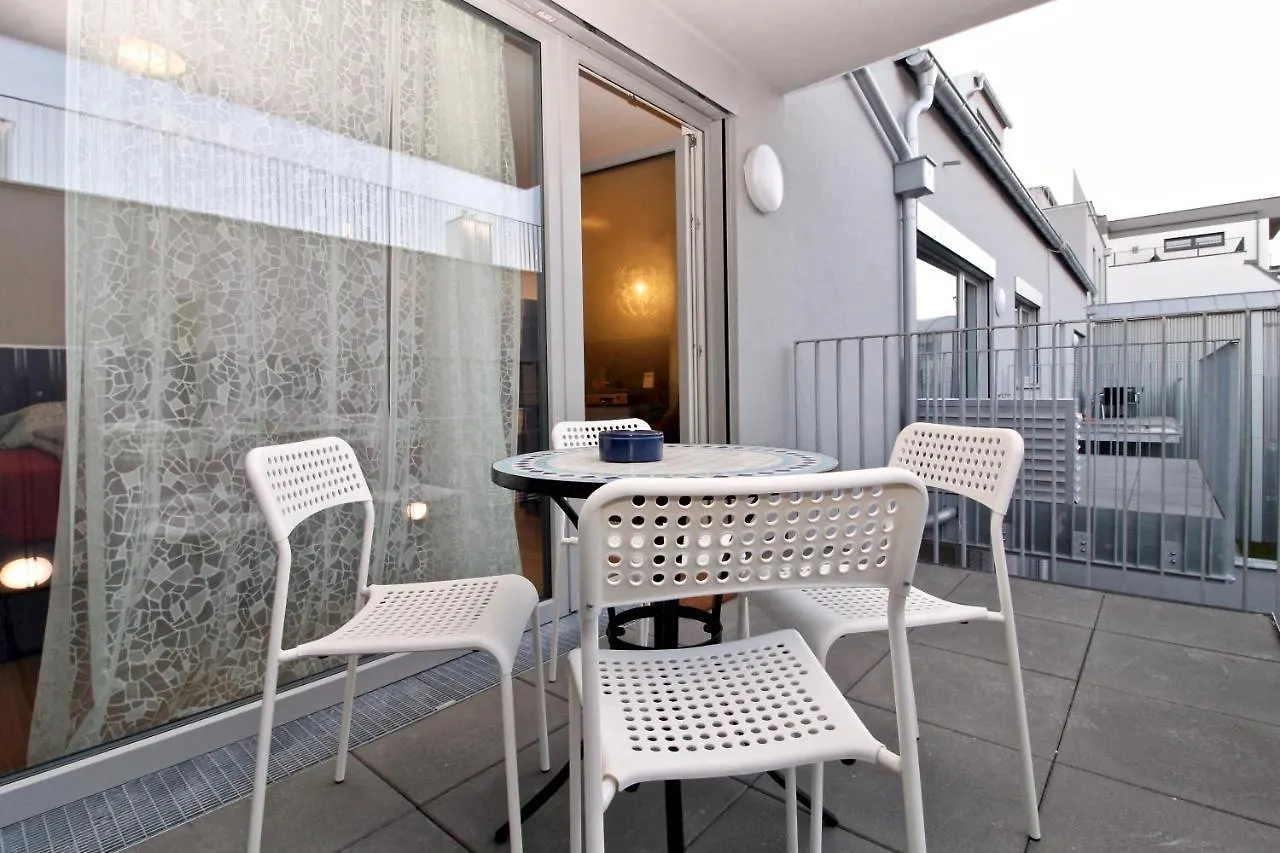 Balcony/Pool/Free Parking Garage Studio Wien 0*,