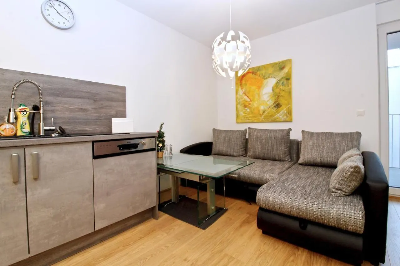 Balcony/Pool/Free Parking Garage Studio Wien Apartment