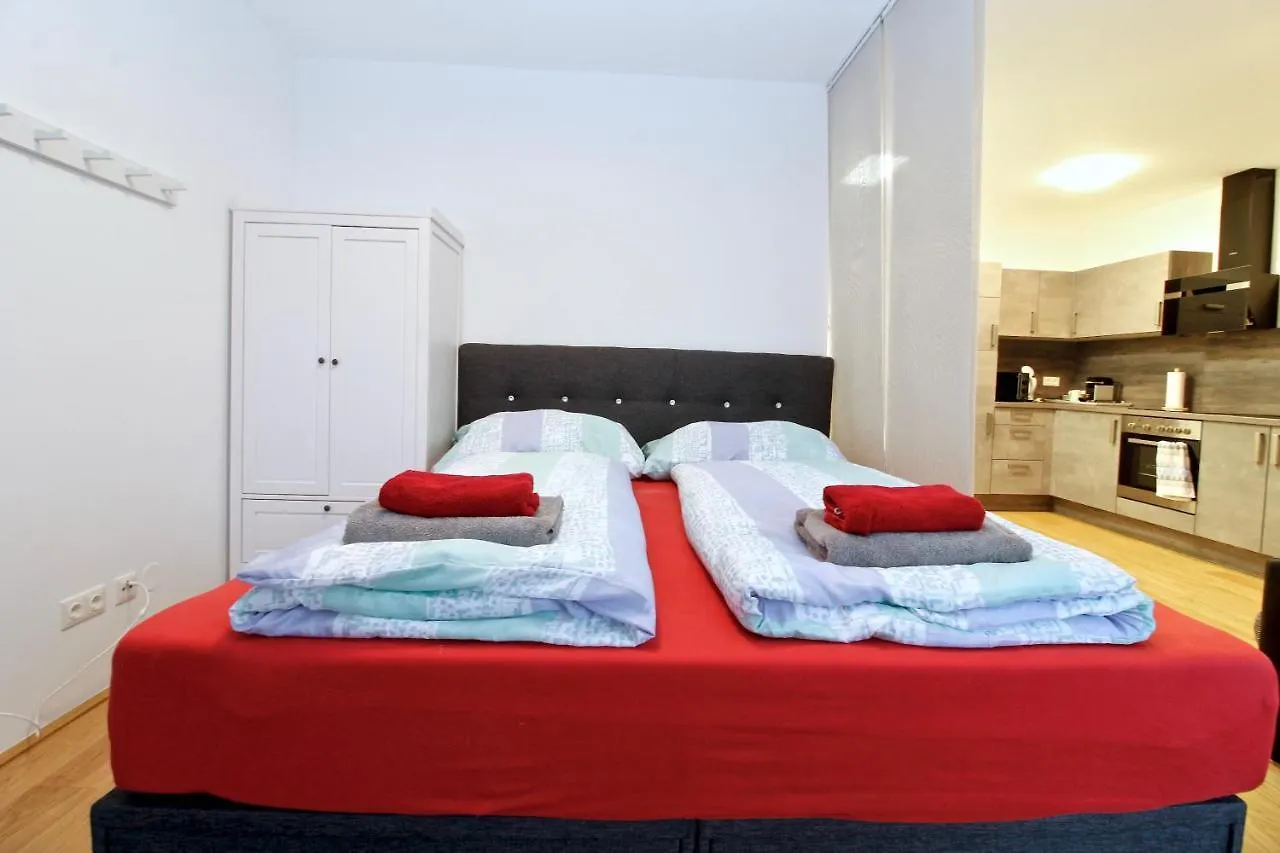 Balcony/Pool/Free Parking Garage Studio Wien Österreich
