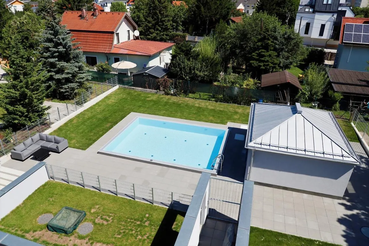 Balcony/Pool/Free Parking Garage Studio Wien Apartment