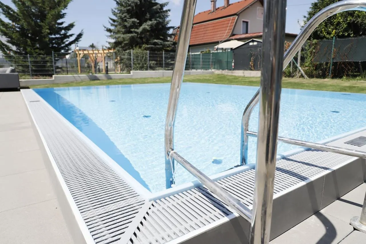 Balcony/Pool/Free Parking Garage Studio Wien