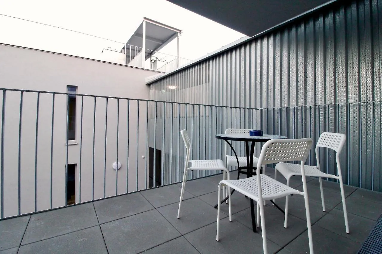 Balcony/Pool/Free Parking Garage Studio Wiedeń Austria
