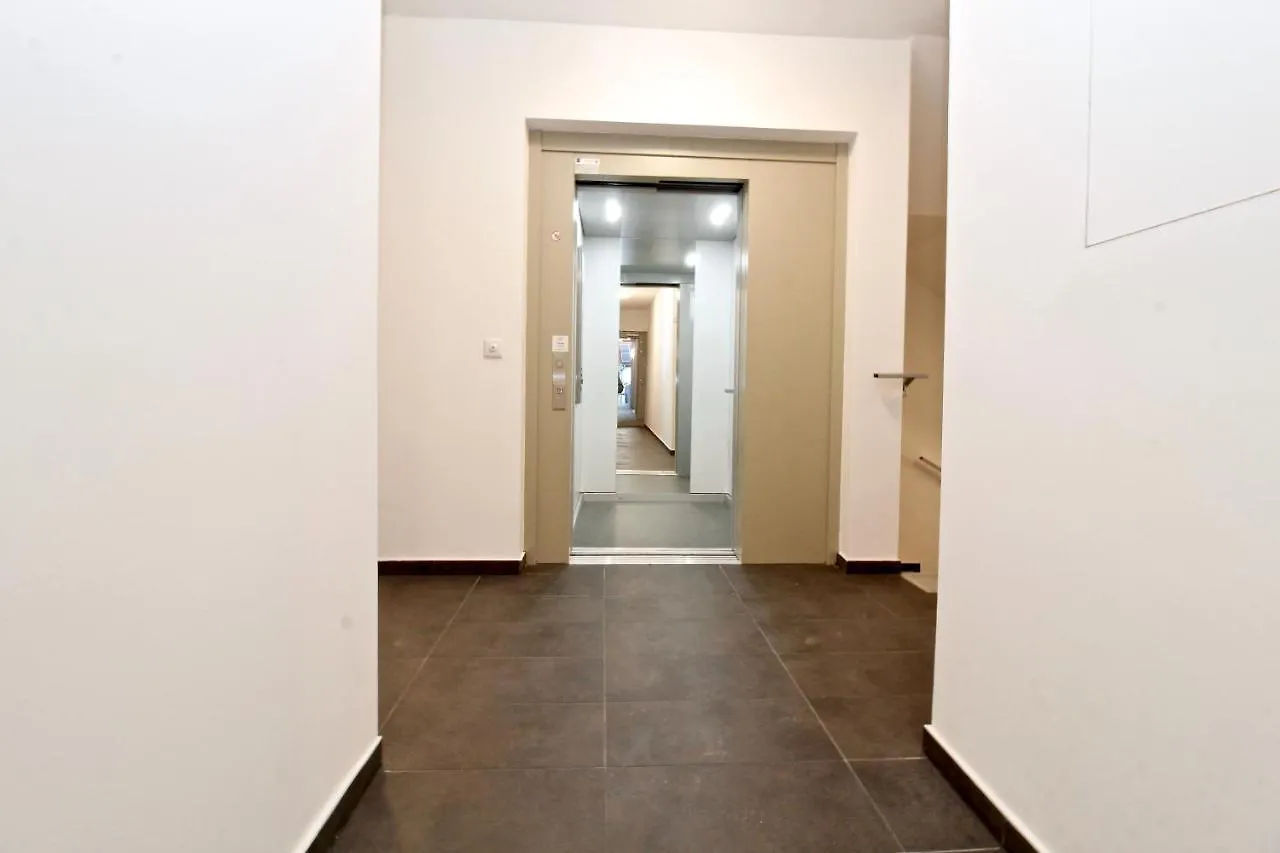 Balcony/Pool/Free Parking Garage Studio Wiedeń
