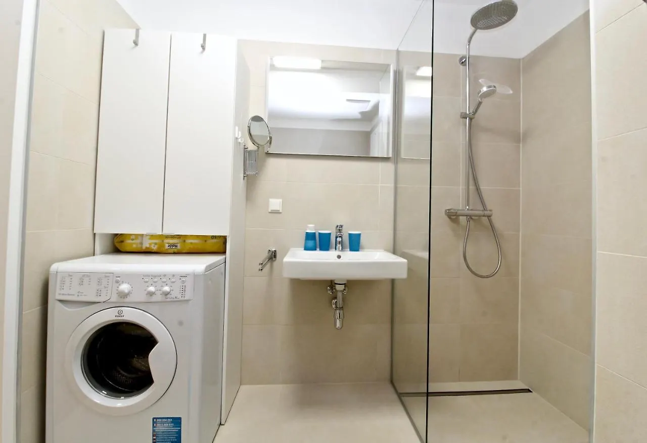 Apartament Balcony/Pool/Free Parking Garage Studio Wiedeń
