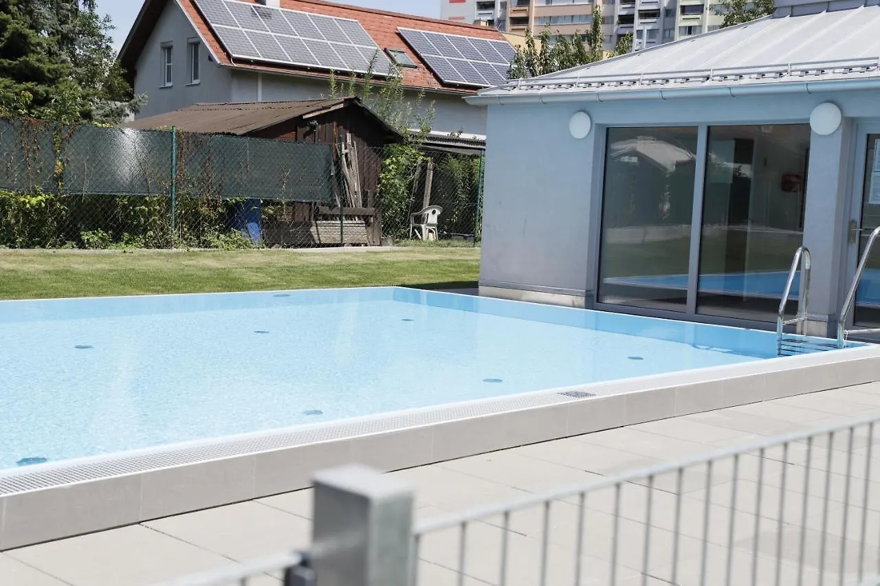 Balcony/Pool/Free Parking Garage Studio Wiedeń